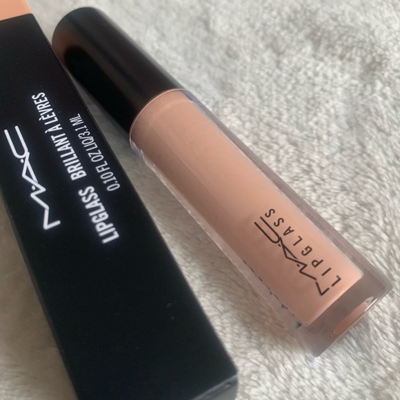 mac c thru lip gloss C-Thru Lipglass Tutorial: Glossy Lips for a Stunning Look is a must Here’s my HIGHLY requested lip